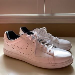 Nike Tennis Classic Ultra Leather Sneakers